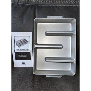 BAKERS EDGE Heavy Cast Aluminum Non-Stick Continuous Edge Brownie Pan 12x9x2 USA